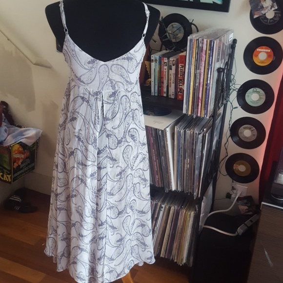 Beautiful flowing sundress - Picture 4 of 4